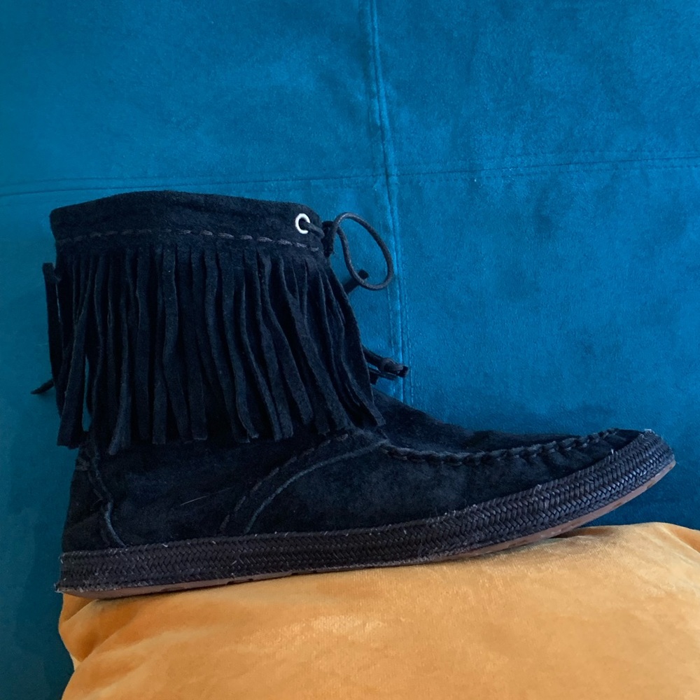 UGG Fringe Moccasin Ankle Boots Sz 7